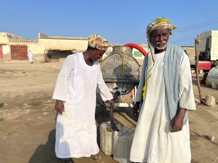 Port Sudan ailələri su çatışmazlığı davam etdikcə su almaq üçün çətinlik çəkir