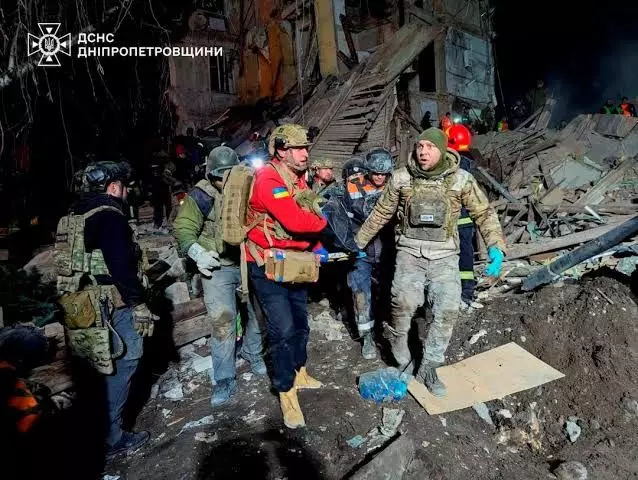 Ağır balistik raket zərbəsi Kiyevi vurdu, 15 nəfər yaralandı və nəqliyyat əlaqələri kəsildi