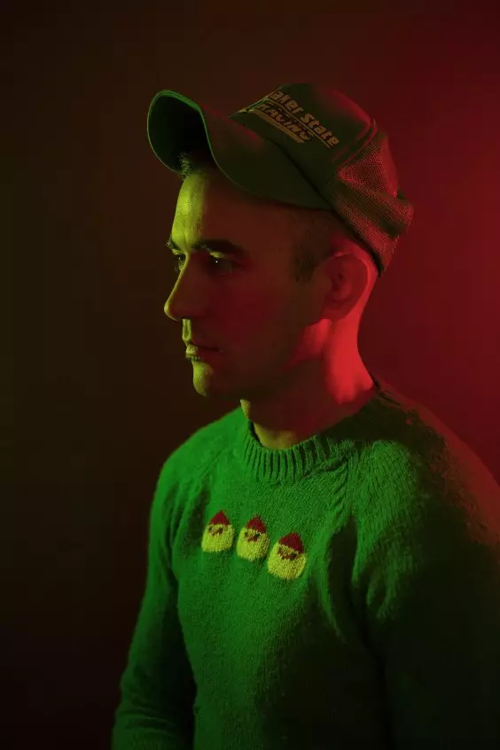Sufjan Stevens nadir səhnə görünüşü edir, yeni Milad mahnısı hazırlayır