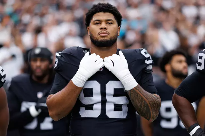 Titans Beat Out 5 NFL Teams to Land Former Raiders Defensive Tackle