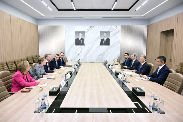 Azerbaijan and Dutch logistics giant C. Steinweg Group discuss Middle Corridor investments