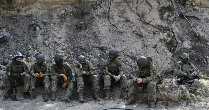 Ukraine’s foreign fighters battle Russians — and red tape