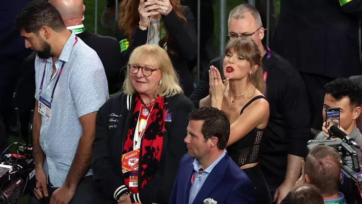 Travis Kelce Defended by Donna Kelce Amid Alleged Cheerleader Comment