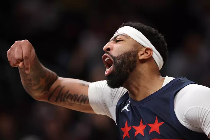 Antoni Davis hakimlərinin dominant Vizards debütündə güclü mesaj göndərir