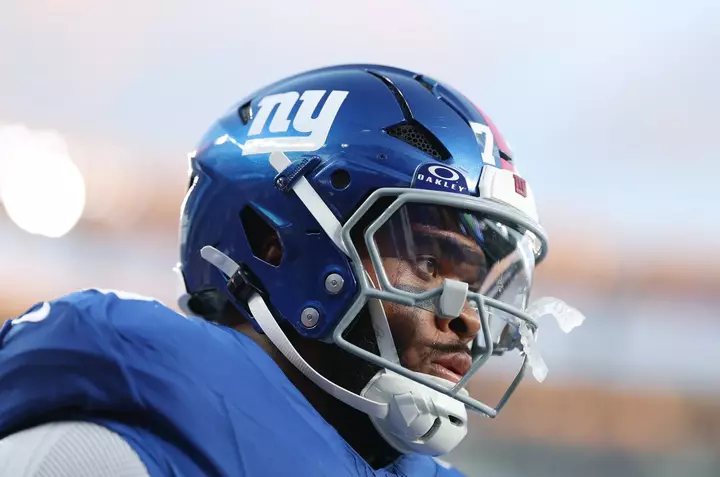 Eagles, sürətli heyət dəyişiklikləri çərçivəsində keçmiş Giants-in birinci tur seçimini əlavə edir