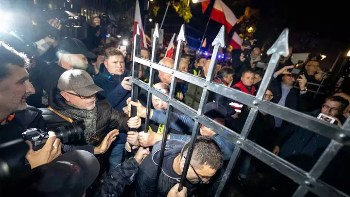 Poland suspends top judges as battle over rule of law escalates