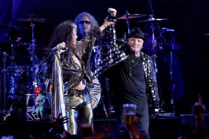 "Aerosmith" üç ildən sonra səhnəyə qayıtdı - Konsertə Conni Depp və Deyv Qrohl da qoşuldu