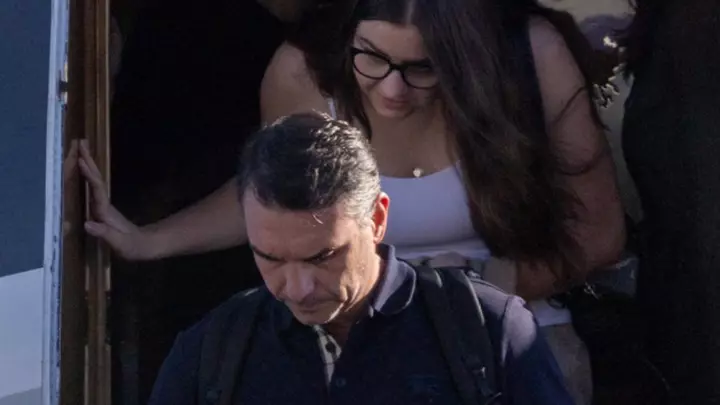 Braziliyalılar Flavio Bolsonaro-nun ABŞ-a köçməsi mövzusunda bölünür