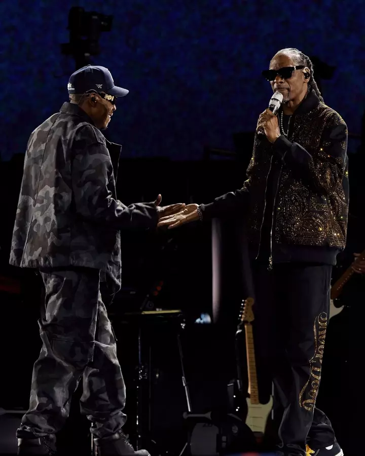 Cey-Z-nin Dr. Dre və Snoop Dogq-u LA turunun bağlanışında çıxardığını izləyin