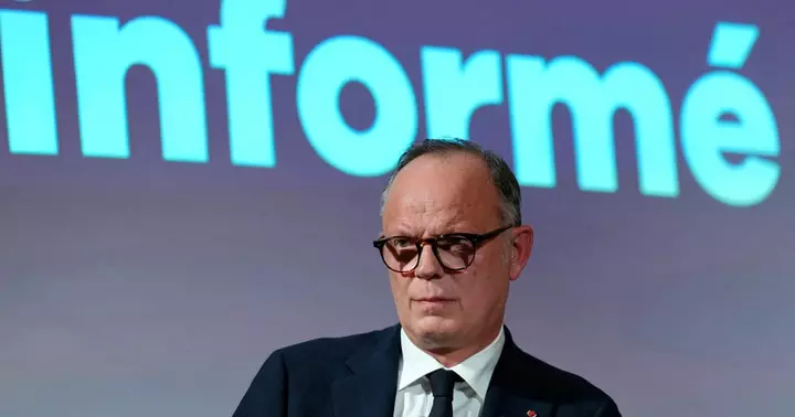 French presidential hopeful Philippe slips in new poll