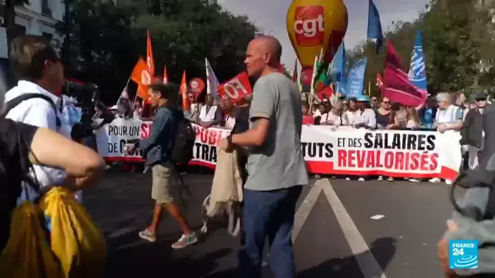 Minimum wage increase could come early as France braces for protests