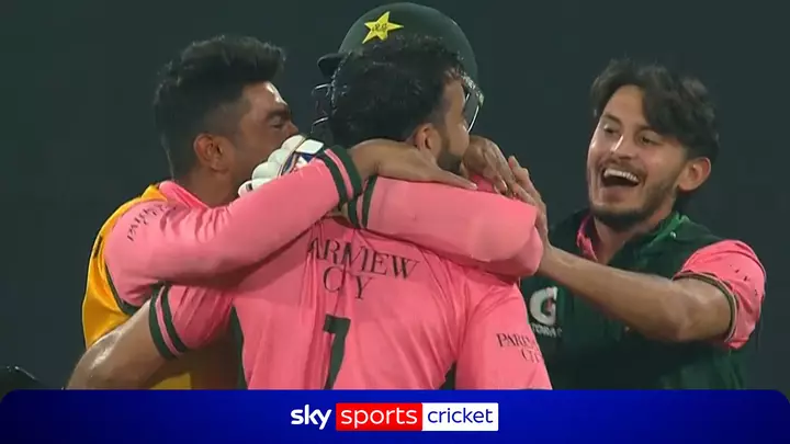 UNBELIEVABLE! The moment Pakistan win thriller by ONE wicket!