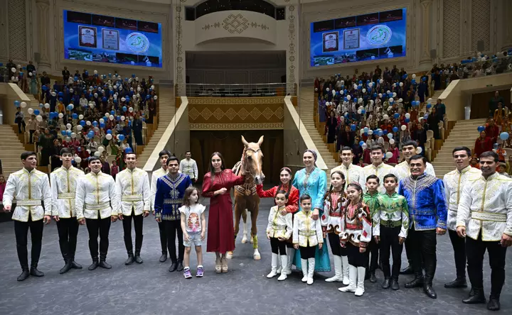 Leyla Aliyeva watches performance of Turkmen iconic Galkynysh national equestrian group in Arkadag city