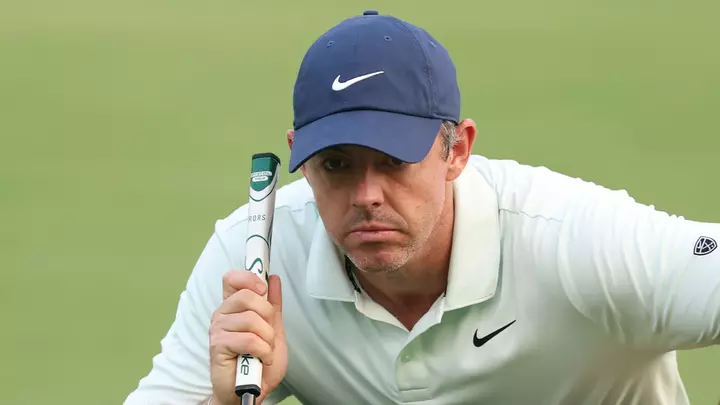 McIlroy İndiyada pis işıq səbəbiylə ikinci raundun yalnız dörd deşini oynayır