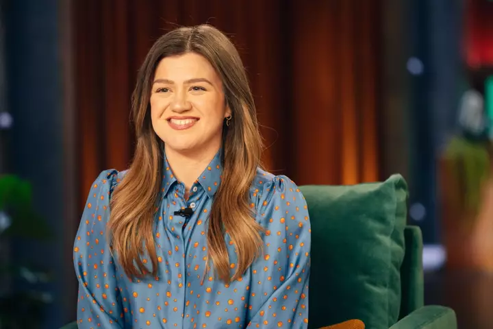 More Details Emerge About Kelly Clarkson’s Feud With Brooklyn Shop
