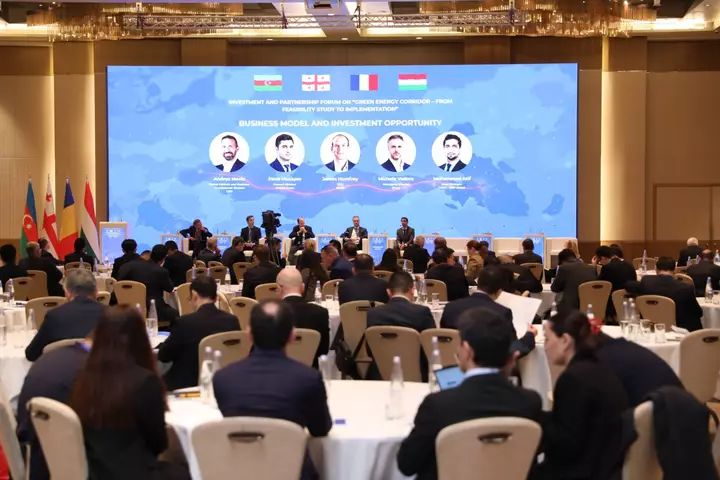 Baku forum discusses investment model for Green Energy Corridor (PHOTO)