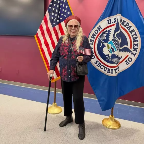 Joni Mitchell Becomes An American Citizen