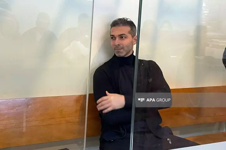 Tanınmış modeli döyməkdə təqsirləndirilən iş adamına hökm oxunub