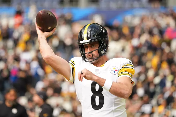 Aaron Rodgers Moves Past Peyton Manning on All-Time NFL List