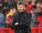 Michael Carrick, klub onun gələcəyi barədə müzakirə edərkən Manchester United təlim sahəsinə gəlir