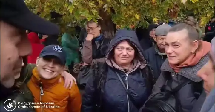 Ukrainians trapped in Russia-held city evacuate during local ceasefire