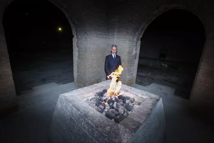 Hindistanın xarici işlər naziri Bakıda tarixi Atəşgah məbədini ziyarət edib