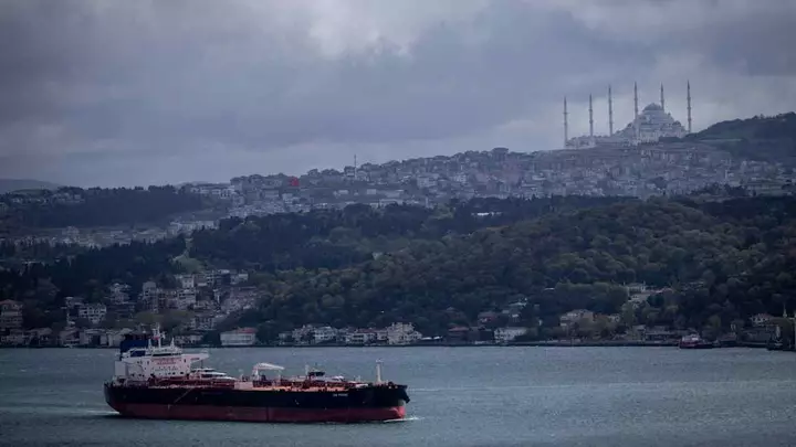 Russian ‘shadow fleet’ fakes locations to appear in two places at once