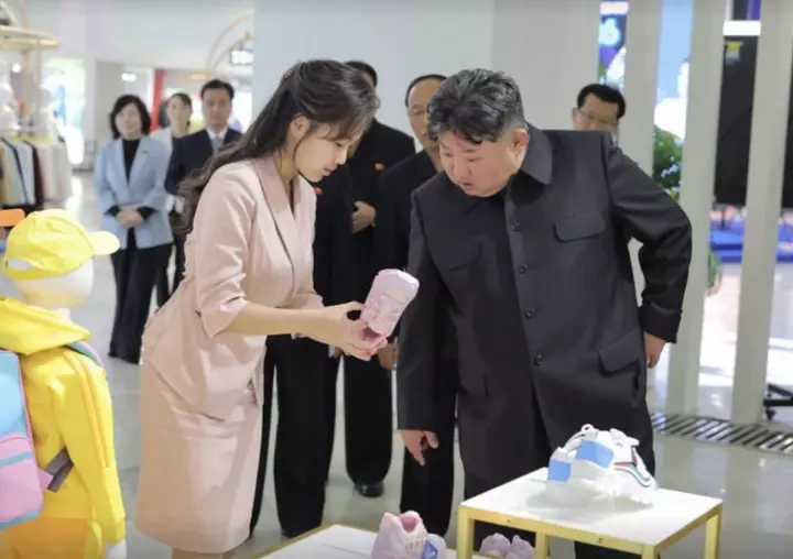 Kim Çen In koma iddialarından sonra ictimaiyyət qarşısına çıxıb