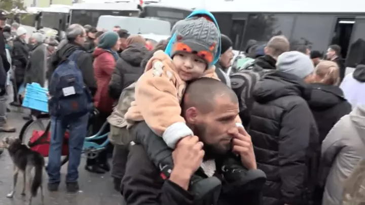 Hundreds evacuated from Melania-brokered ceasefire town of Oleshky