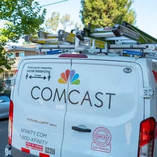 Comcast loses more customers, claims other ISPs' cheap prices are "irrational"