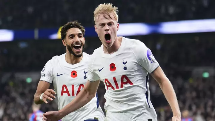 Spurs beat 10-man Palace to keep up Sage pressure as Eagles fall into drop zone
