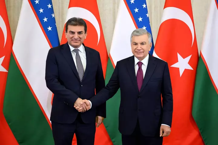 Mirziyoyev və OYAK CEO-su Özbəkistanda türk investisiyasını müzakirə edirlər