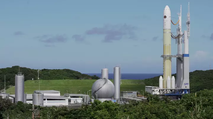 Japan launches mission to Mars to bring back samples from its moon