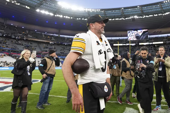 Aaron Rodgers Sentyabr Rəqiblərinə Qarşı Qazandığı Qələbədən Sonra Stilers Hücumuna Etiraz Edir