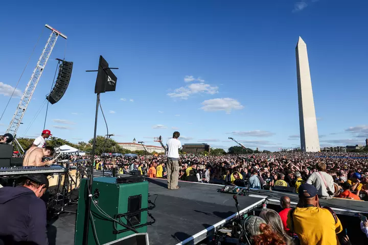 Turnstile Vaşinqton abidəsini Fələstin, Sudan və Livan üçün xeyriyyə konserti üçün doldurub