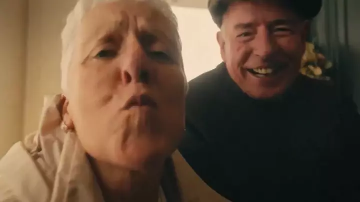 İrlandiyada bədən təmasına razılıq reklamı tənqidlərdən sonra silindi