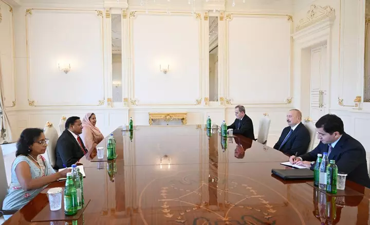 Prezident İlham Əliyev Şri-Lanka Xarici İşlər, Xarici İşgüzar və Turizm Nazirini qəbul etdi