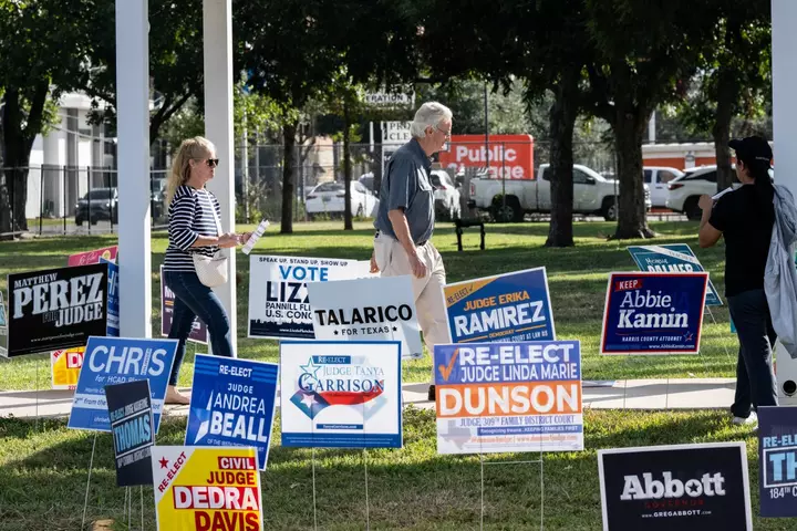 Early Voting Surges in Battlegrounds as Costs Tops List of Voter Concerns