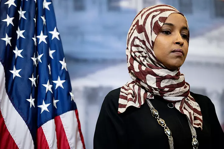 Trump Ilhan Omarın vətəndaşlığını ləğv edə bilərmi? Prosesin necə işlədiyini burada öyrənin
