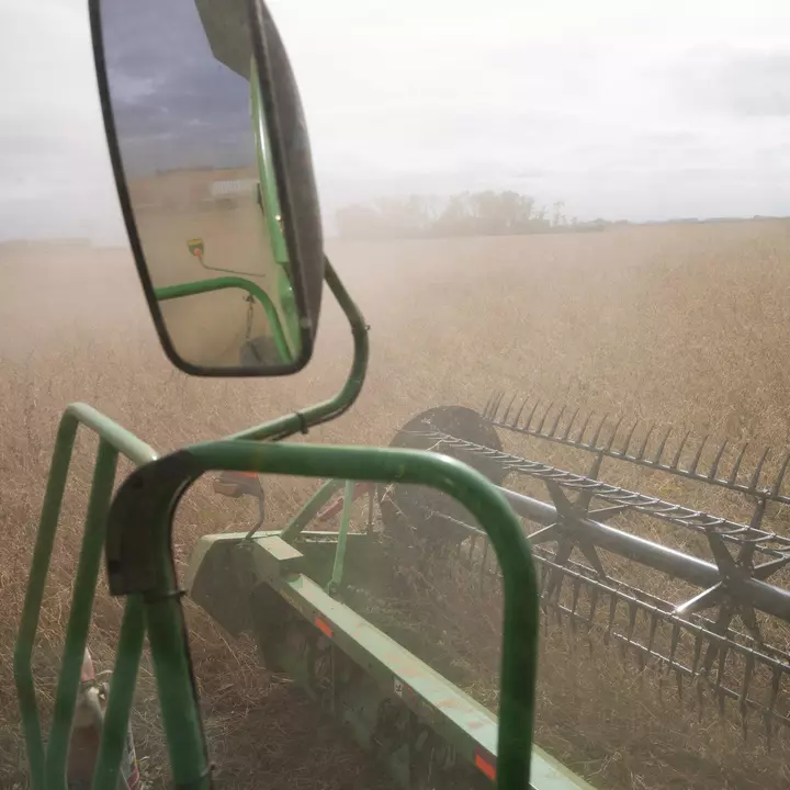 Reliably Red Iowa in Play as Economic Woes Mount