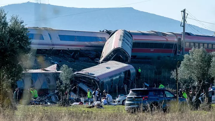 Spain: First footage reveals wreckage of deadly high-speed train crash
