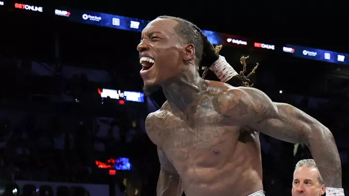 Foster drops Navarrete twice to unify three world titles