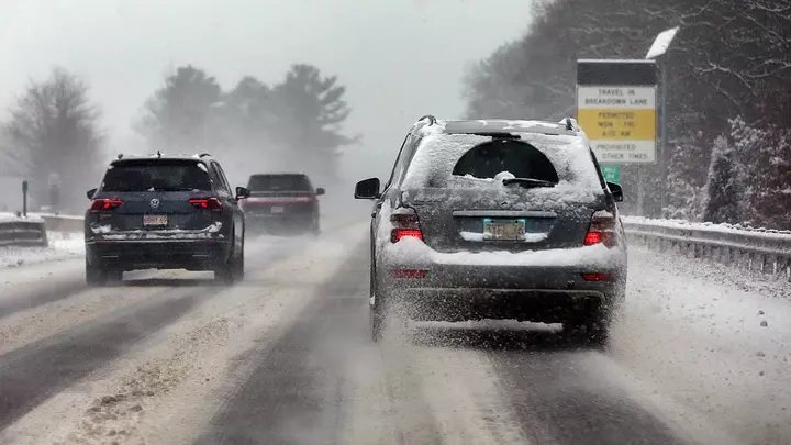 New Snow Forecast Shows US States Facing Up to a Foot and Freezing Cold