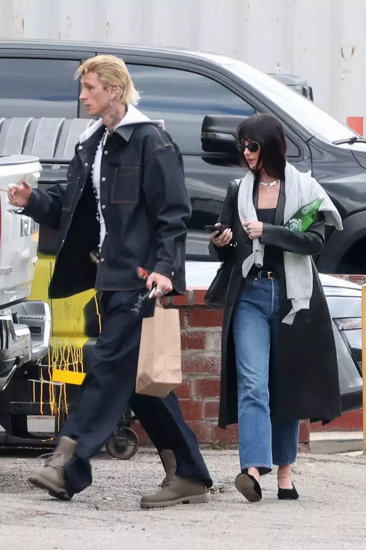 Dakota Johnson və Machine Gun Kelly gündüz debütü etdilər