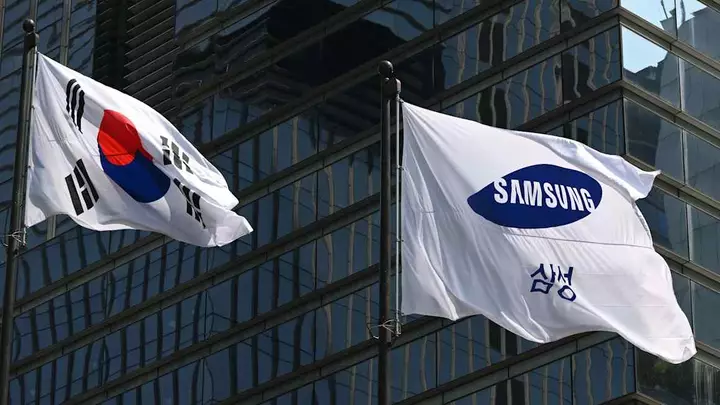 Samsung shares fall despite bullish outlook on AI spending
