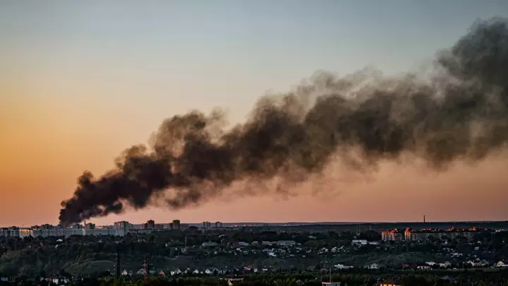 WATCH: Quaker Oats Plant in Cedar Rapids Erupts in Fire, Sending Black Smoke Over City