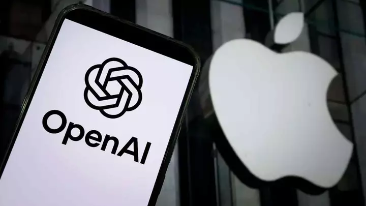 OpenAI əməkdaşının Apple-a gizli cihaz məlumatlarını göndərdiyini iddia edir