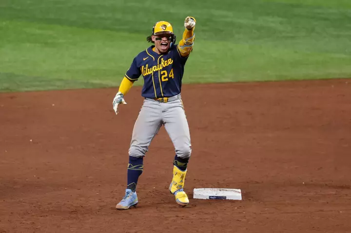 Willson Contreras Cheered His Brother William on During Brewers Win