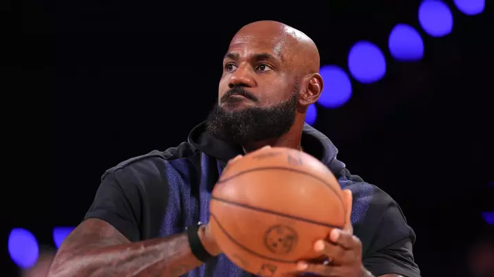 Over A Year After a Michael Jordan-Kobe Bryant Autograph Collectible Sold For $12.9 Million, a LeBron James-MJ Card Has Come Up Incredibly Short