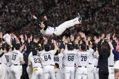 Hawks complete sweep against BayStars to repeat as Japan Series champions